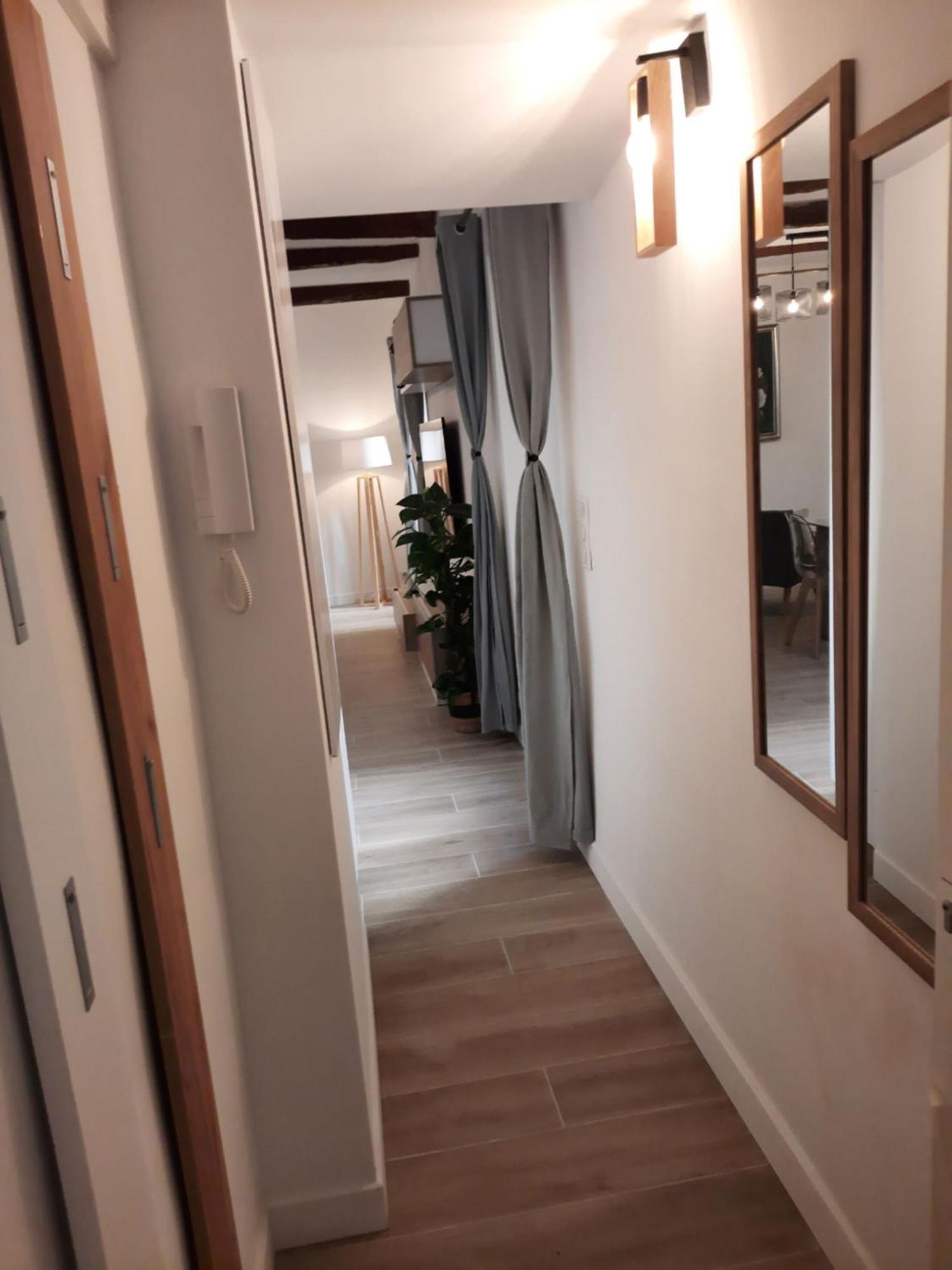 Beautiful Old Town Flat, Near The Beach Ницца Экстерьер фото
