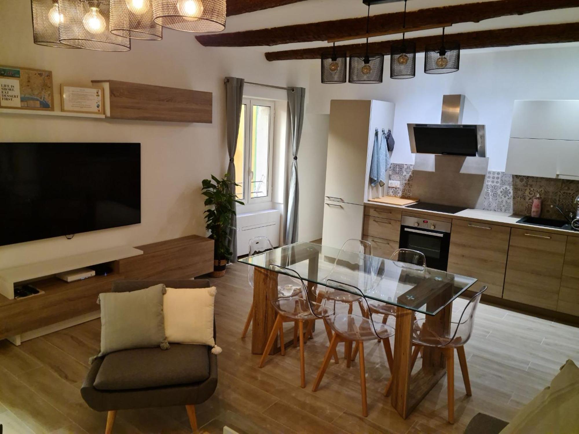 Beautiful Old Town Flat, Near The Beach Ницца Экстерьер фото